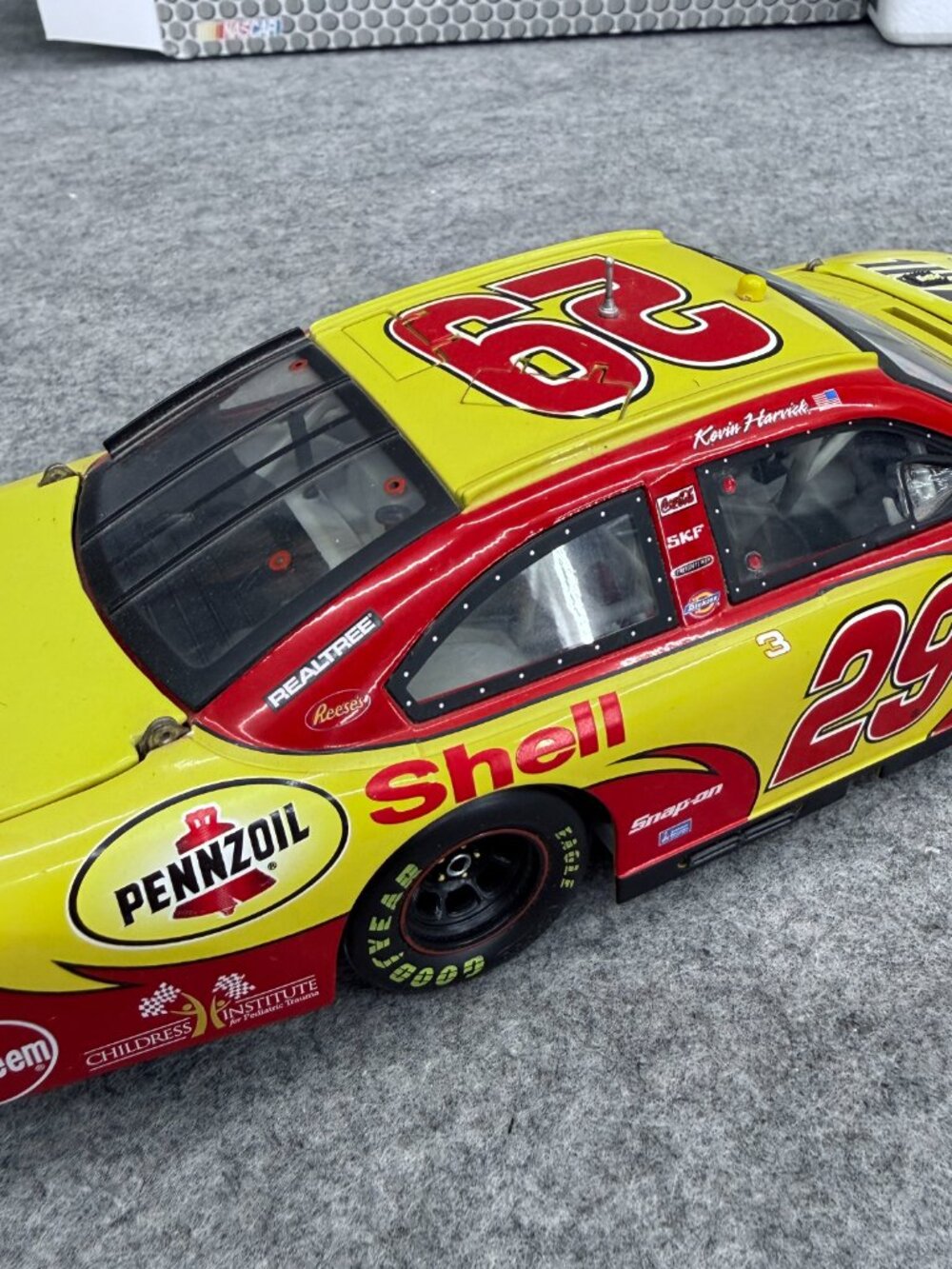 2010 CFS Champion Kevin Harvick #29 Shell Pennzoil 1/24 NASCAR Diecast Chevrolet - Picture 4 of 16